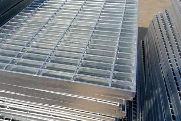 厚鋼板長途運(yùn)輸注意事項(xiàng)，厚鋼板長途運(yùn)輸，關(guān)鍵環(huán)節(jié)與注意事項(xiàng)詳解