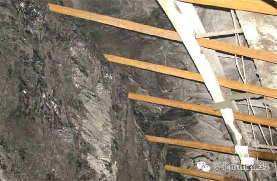 加固施工安全風(fēng)險(xiǎn)防控，加固施工安全風(fēng)險(xiǎn)防控要點(diǎn)及策略詳解 行業(yè)新聞 第3張