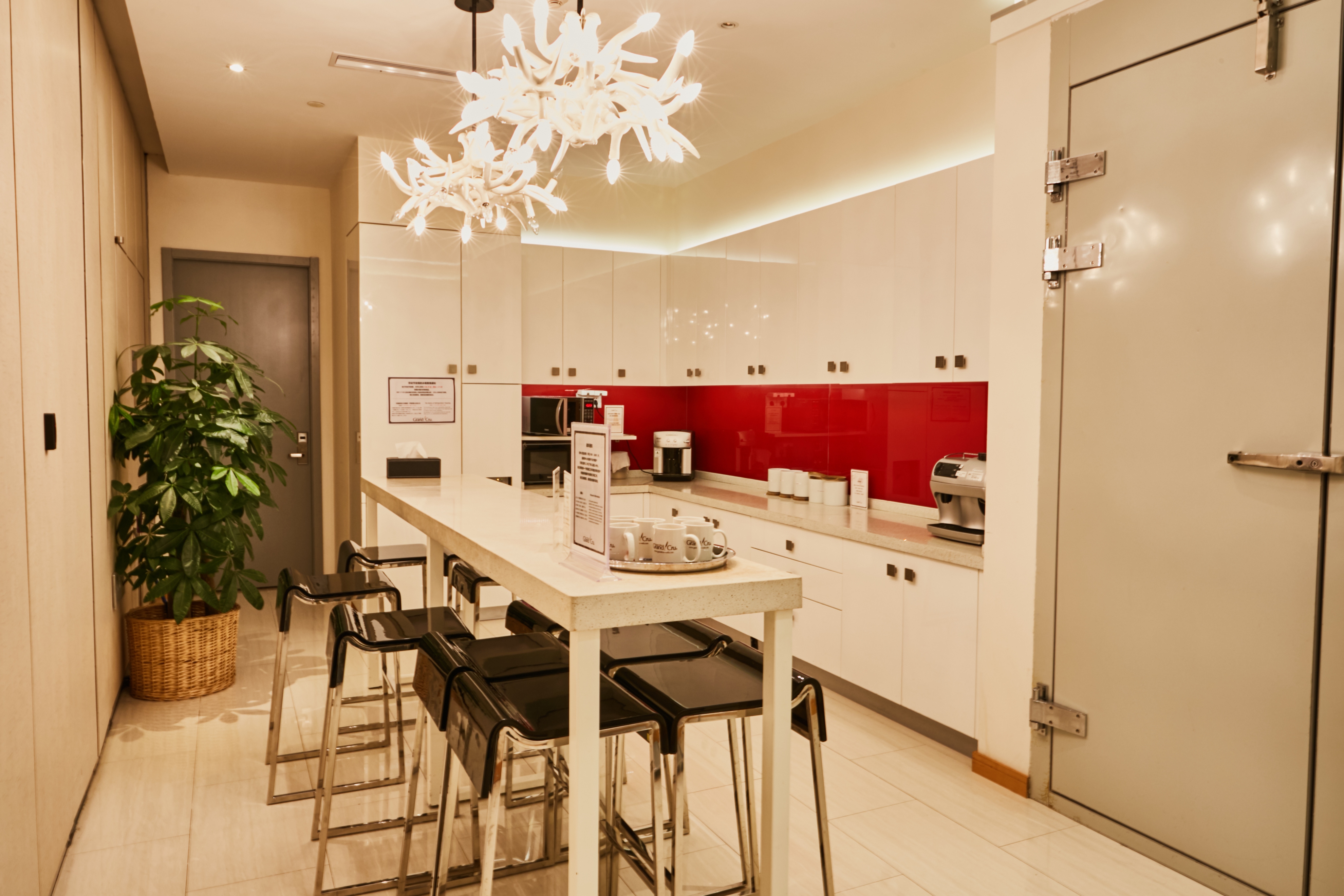 花紋鋼板在裝飾領(lǐng)域的應(yīng)用，花紋鋼板，裝飾領(lǐng)域的別樣風(fēng)采，花紋鋼板，點(diǎn)亮裝飾空間的多元之選，花紋鋼板于裝飾領(lǐng)域綻放獨(dú)特魅力，裝飾新寵——花紋鋼板的應(yīng)用探秘