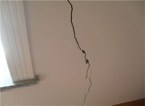 保修期外墻體開裂處理，保修期外墻體開裂處理，責(zé)任界定、原因分析與解決策略 行業(yè)新聞 第2張