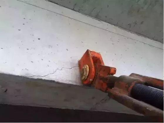 鋼梁加固施工常見安全隱患，鋼梁加固施工，不容忽視的常見安全隱患