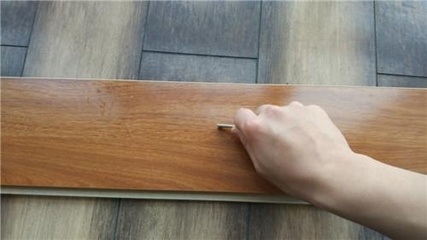 地板耐磨性測試方法，地板耐磨性測試方法，原理、步驟及，地板耐磨性測試方法的原理、步驟及應用 行業(yè)新聞 第2張