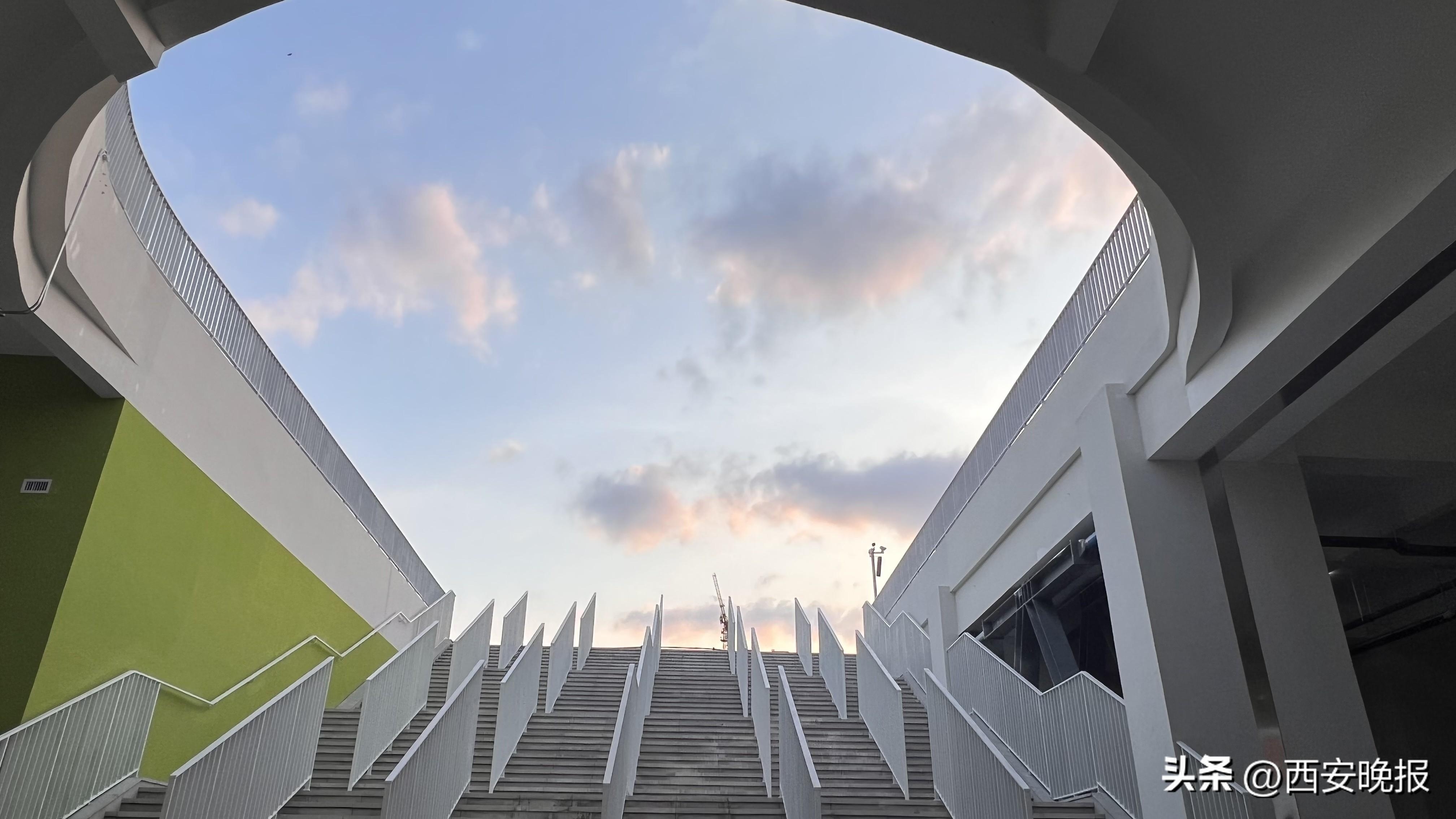 隔震技術(shù)在現(xiàn)代建筑中的應(yīng)用案例，隔震技術(shù)于現(xiàn)代建筑的實際應(yīng)用案例