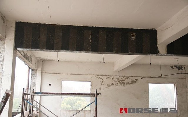 荷載條件對裂縫發(fā)展的影響，根據(jù)您提供的內(nèi)容，生成一個簡潔的標(biāo)題如下，，荷載條件對裂縫發(fā)展的影響分析，（注，若需更具體或調(diào)整方向，可補(bǔ)充說明研究背景或重點(diǎn)，如動態(tài)/靜態(tài)荷載混凝土/瀝青材料等，以便進(jìn)一步優(yōu)化標(biāo)題。）