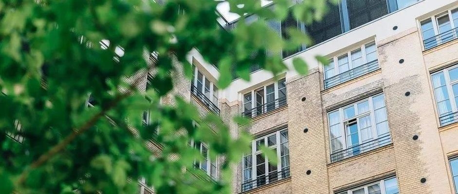 老舊建筑改造中的科技應(yīng)用，幾種不同風(fēng)格的標(biāo)題示例，你可以按需選擇，，科技賦能，老舊建筑改造的創(chuàng)新密碼，解鎖老舊建筑新生之路——科技應(yīng)用的力量，老舊建筑煥新顏，科技應(yīng)用的神奇