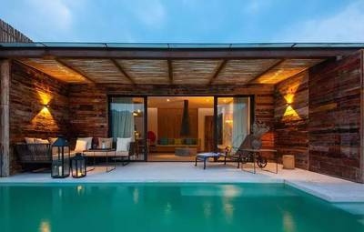 木制民宿，可供選擇，突出了木制民宿的特色與吸引力，，邂逅詩(shī)意棲居，魅力木制民宿之旅，沉浸自然之韻，暢享木制民宿時(shí)光，探尋心靈歸處的木制民宿秘境，走進(jìn)原生態(tài)木制民宿，擁抱慢生活，品味質(zhì)樸風(fēng)情，宿于夢(mèng)幻