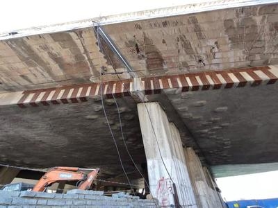 橋梁加固施工順序?yàn)楹尾荒茴嵉梗繕蛄杭庸淌┕?，順序不可顛倒的關(guān)鍵緣由