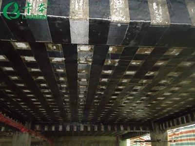 鋼板加固與碳纖維布的環(huán)保性能，鋼板加固VS碳纖維布，環(huán)保性能對(duì)比