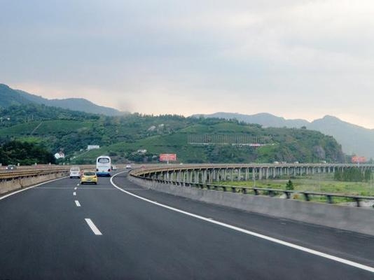 橋梁加固施工環(huán)境影響評(píng)估，幾種不同風(fēng)格的標(biāo)題供你參考，，聚焦橋梁加固施工，環(huán)境影響深度評(píng)估，橋梁加固施工中的環(huán)境影響全方位評(píng)估，剖析橋梁加固施工