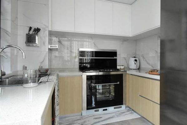 民宿原木風(fēng)格裝修圖片，幾種不同風(fēng)格的標(biāo)題供你參考，你可以根據(jù)具體使用場景進(jìn)行選擇，，邂逅原木風(fēng)情，民宿絕美裝修實(shí)景圖鑒，沉浸自然之韻！民宿原木風(fēng)格裝修視覺盛宴，走進(jìn)詩意棲居地，民宿原木風(fēng)裝修驚艷