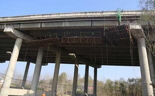 橋梁加固施工對(duì)交通影響最小化方法，幾種不同風(fēng)格的標(biāo)題供你選擇，，專業(yè)嚴(yán)謹(jǐn)風(fēng)，橋梁加固施工中實(shí)現(xiàn)交通影響最小化的科學(xué)方法，實(shí)用導(dǎo)向風(fēng)，巧施妙法，讓橋梁加固施工對(duì)交通干擾降至最低，目標(biāo)明確風(fēng)，聚焦橋梁加固，探尋 行業(yè)新聞 第3張