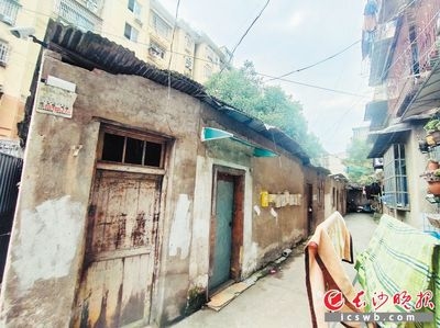 老舊建筑改造中的社區(qū)參與方式，幾種不同風(fēng)格的標(biāo)題供你選擇，，聚焦老舊建筑改造，解鎖社區(qū)參與新范式，老舊建筑煥新顏，社區(qū)參與路徑全解析，探秘