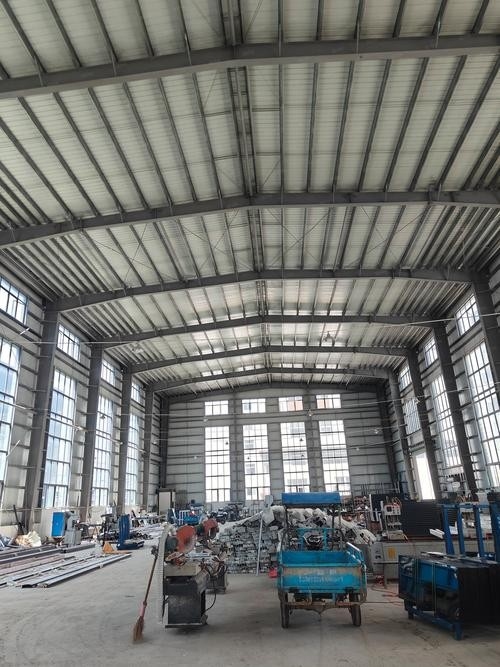 離我最近的彩鋼瓦廠（離我最近的彩鋼瓦廠根據(jù)您提供的信息）