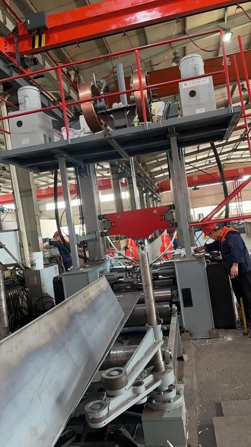 珠山鋼結構公司董事長簡歷（盧立強董事長在珠山鋼結構公司任職多久了？）