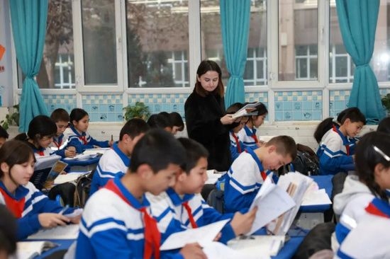 如何優(yōu)化教室采光與照明？（喀什地區中小學(xué)教室健康照明設備改造工程紀實(shí)中國新聞網(wǎng)）